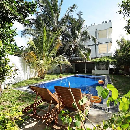 Hotel Crystal Oceanic Ahangama Esterno foto