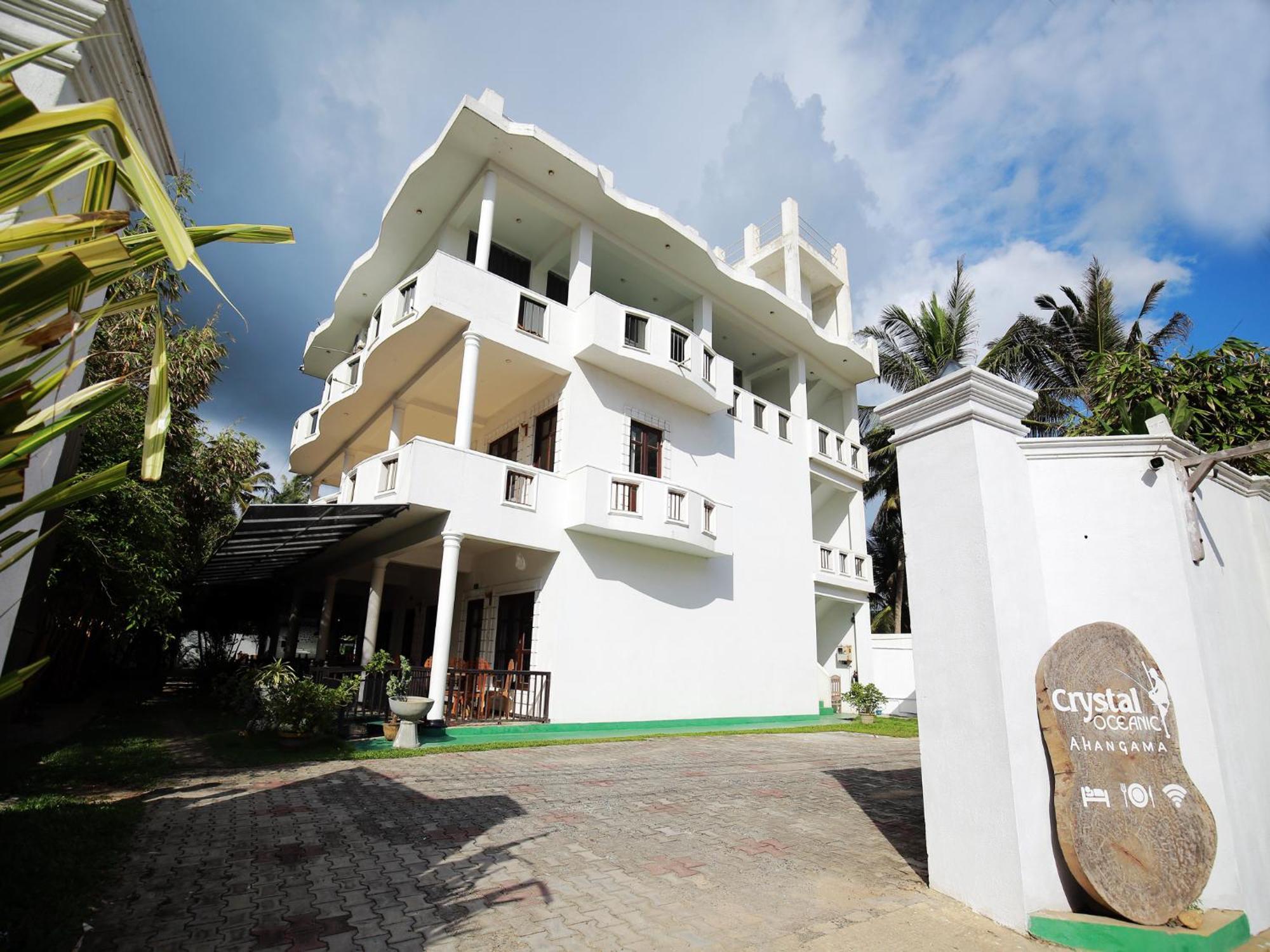 Hotel Crystal Oceanic Ahangama Esterno foto
