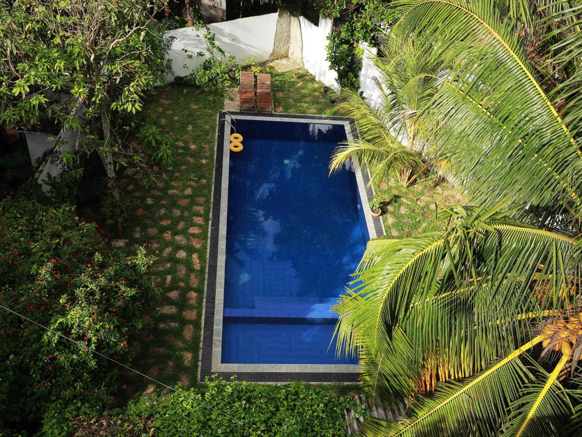 Hotel Crystal Oceanic Ahangama Esterno foto